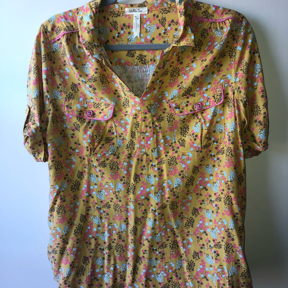 MJ mustard colored shirt
